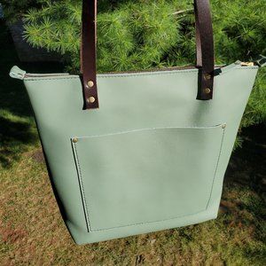 🦄 Portland Leather Sage Medium Zip Tote, BNNU, $130